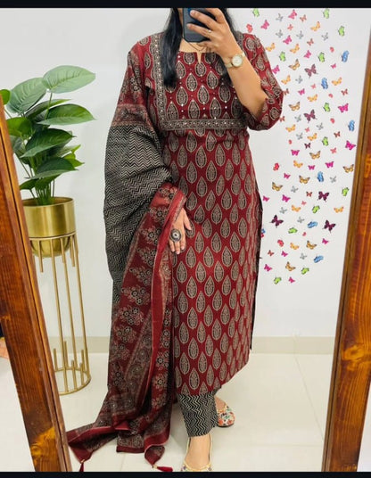 Designer Suit in Mughal/Kalamkari Fusion Azrak bagru print kurti pant dupatta set